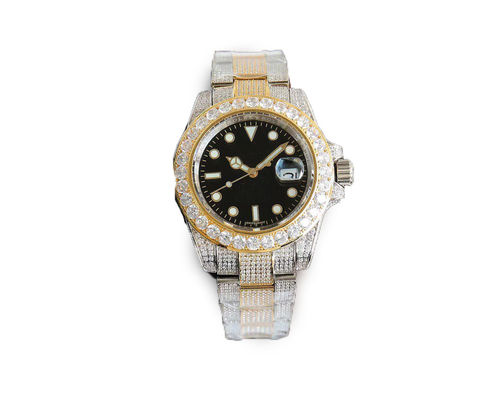 38mm Case Diamond Quartz Watch Silver Band Sophisticated Design