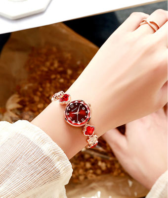 Women's watch Four Leaf Clover Bracelet Watch New Small Dial Special Interest Light Luxury Calendar Waterproof Luxury